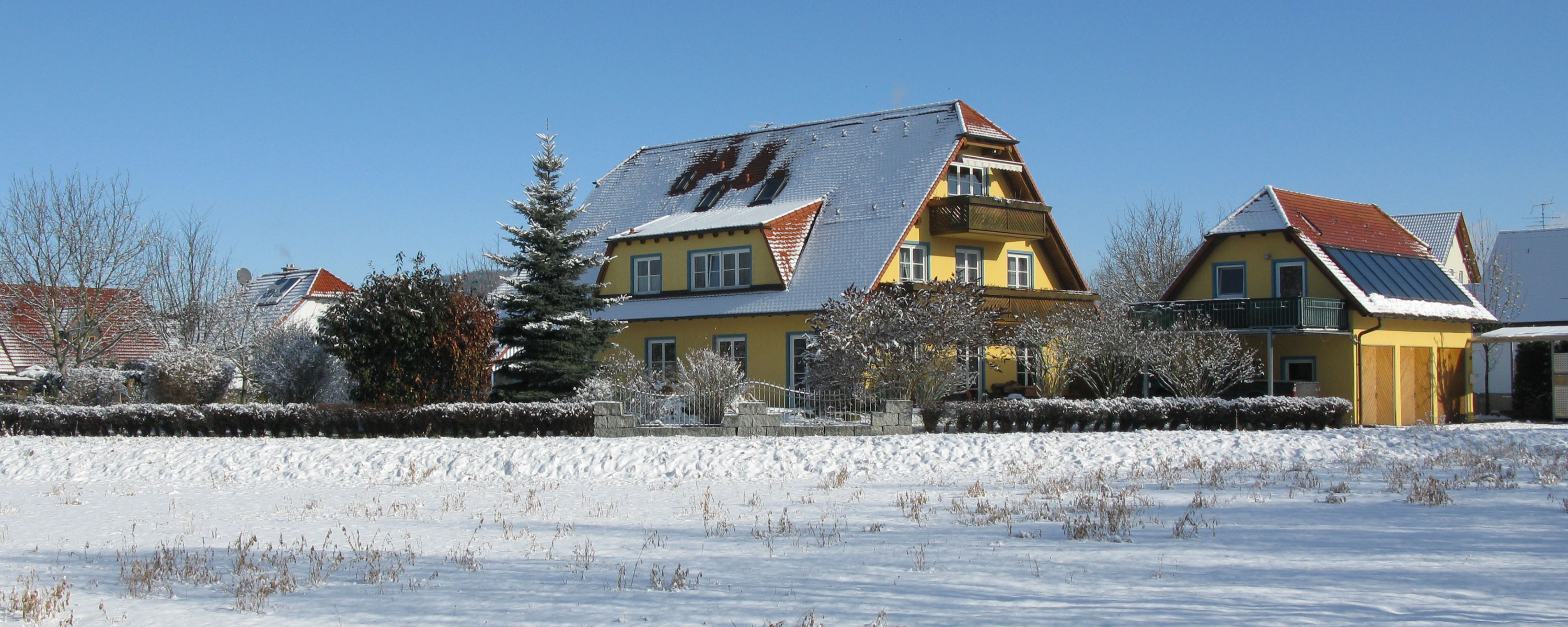 Anwesen Fliederweg 29 in Eggolsheim im Winter
